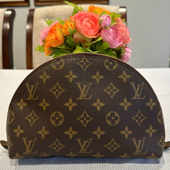 Authentic Louis Vuitton Demi Ronde pouch - Picture 2 of 11